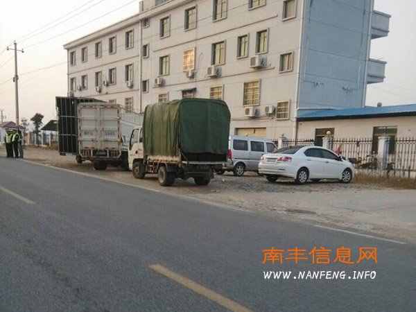 蜜桔采摘季查处违规车辆 南丰交警在行动