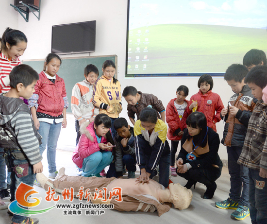 南丰县红十字应急救护知识培训进校园活动