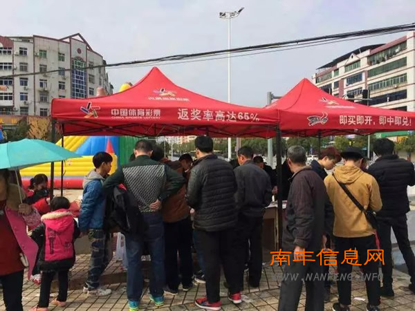 南丰彩民大年初一刮中“中国红”10万元大奖