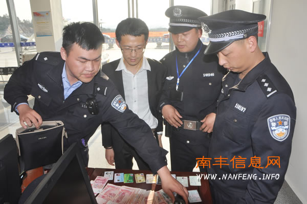 旅客不慎丢包,南丰火车站派出所民警热心找回