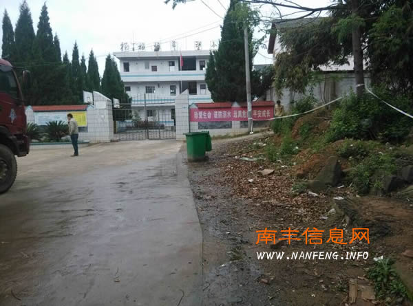 南丰县莱溪乡杨梅坑小学停课?由于私人纠纷扬言炸学校!