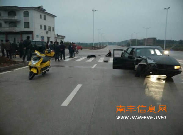 南丰县太坪嵊往吴家庄的十字路口发生一起车祸