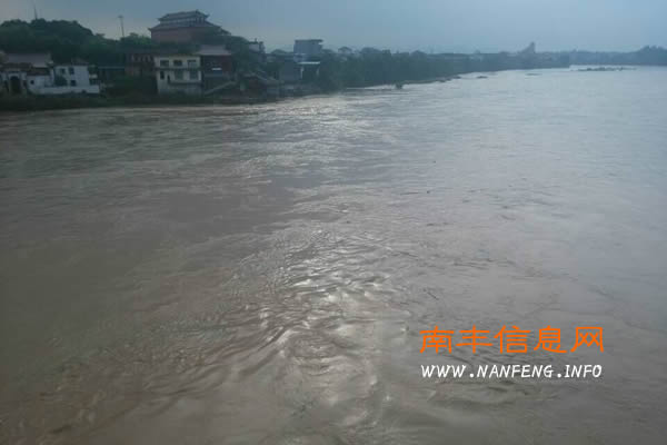 新一轮强降雨席卷南丰 信息网提醒市民外出应注意安全