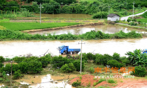 南丰遭受暴雨袭击 气象台发布今年首个暴雨红色预警信号