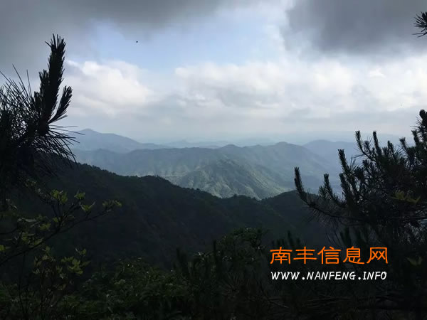 南丰信息网“激情七月 缘聚军峰山”登顶露营活动报名