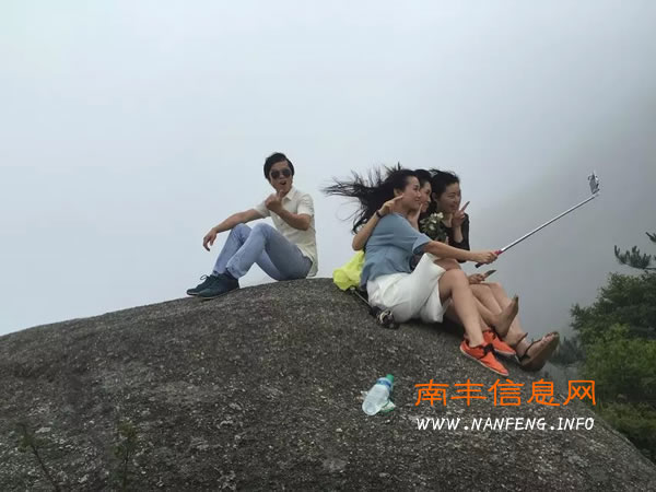 南丰信息网“激情七月 缘聚军峰山”登顶露营活动报名