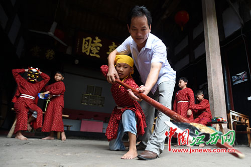 南丰石邮村少年傩班