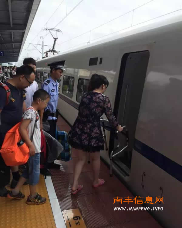 南丰火车东站派出所救助一名伤病旅客