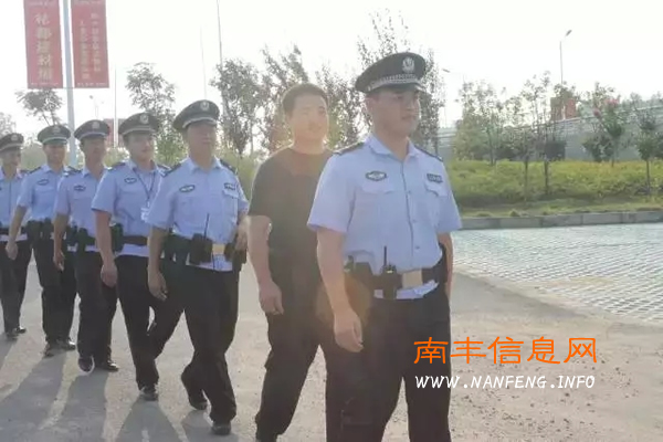 《纪念抗战胜利70周年安保活动》南丰火车站民警在行动