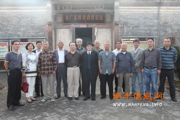 南丰县人民法院重阳节组织老干部活动