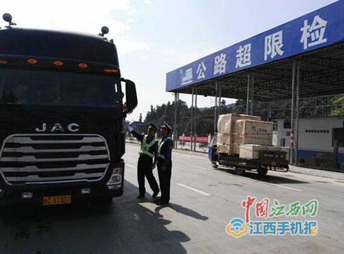 南丰县艾源治超站:察民情 听民意 开展治超调查问卷活动