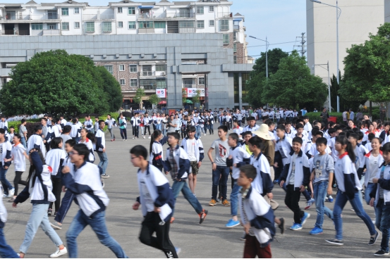 南丰县开展 “5.12防灾减灾日”学生紧急疏散演练活动