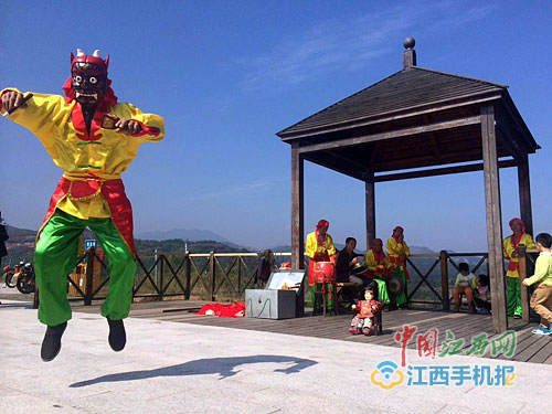 南丰“橘园游”引来旅游专列 省外游客纷至沓来